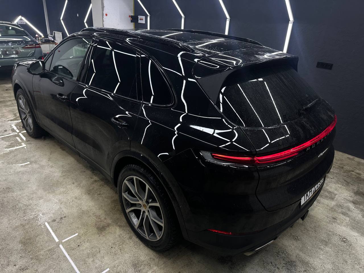 Porsche Cayenne — вид сзади